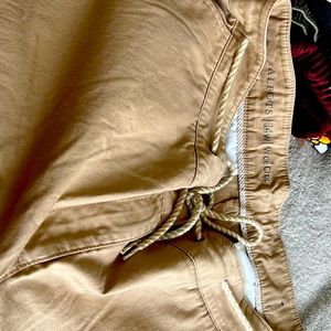 Cropped size 14w Talbots with tie at waist.